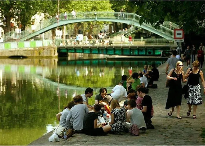 Quiet 2rooms Big Kitchen Canal Saint Martin Parijs