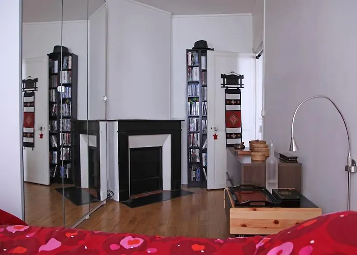 Quiet 2rooms Big Kitchen Canal Saint Martin Lägenhet