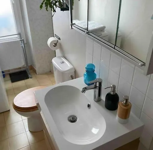 Apartament Quiet 2rooms Big Kitchen Canal Saint Martin Paryż